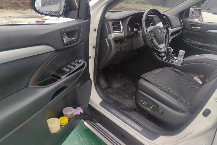 Used Toyota Highlander 2018 2.0T Four-Wheel Drive Luxury Version 7 Seats China VI Standard
