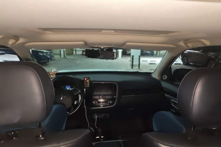 Used Mitsubishi Outlander 2021 2.4L 4x4 Zhi Xiang Edition 7 Seats