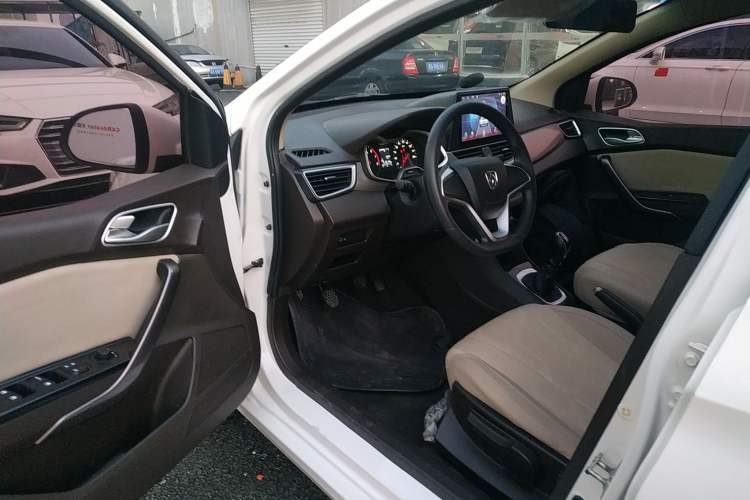 Used Baojun 310W 2017 1.5L Manual Comfort Version China V