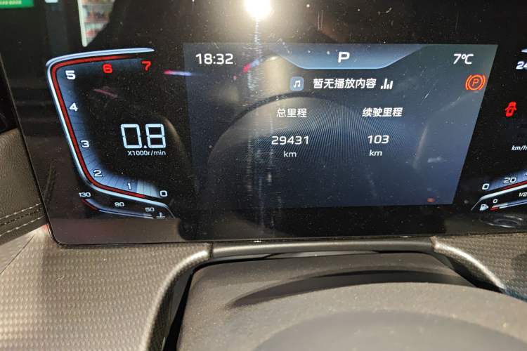 Used Hongqi H5 2024 1.5T DCT Smart Connect Flagship Edition Odometer Close Up