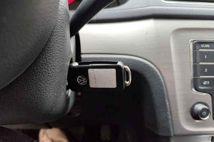 Used Volkswagen Lavida 2013 1.6L Automatic Comfort Edition Vehicle Key