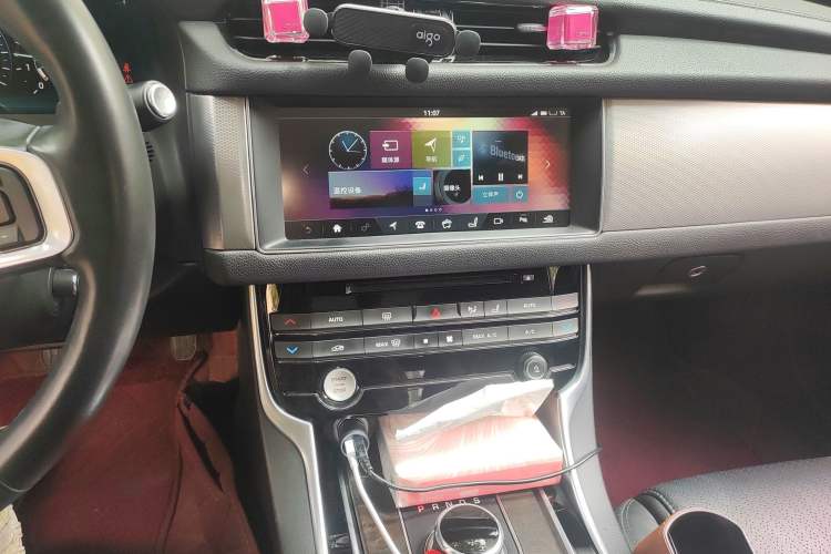 Used Jaguar XFL 2018 XFL 2.0T 250 PS Luxury Edition Audio And AC Panel