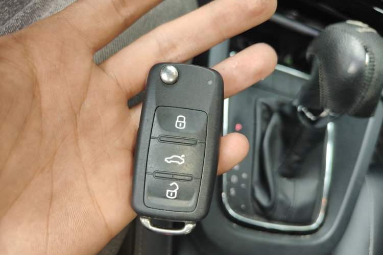 Used Volkswagen Sagitar 2017 230TSI Automatic Comfort Version Vehicle Key