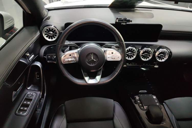 Used Mercedes-Benz A-Class 2022 Revised Version A 200 L Sport Sedan Fashionable Style Steering Wheel