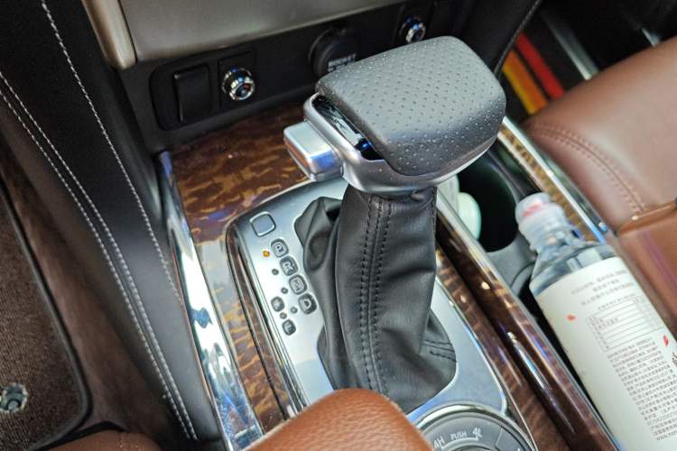 Used Nissan Patrol  Gear Lever