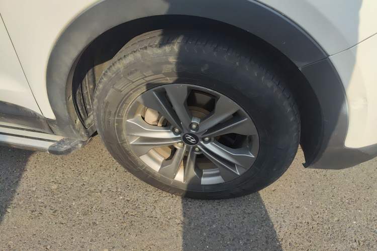 Used Hyundai Santa Fe 2015 2.0T Automatic Two-Wheel Drive Smart Version 5 Seats