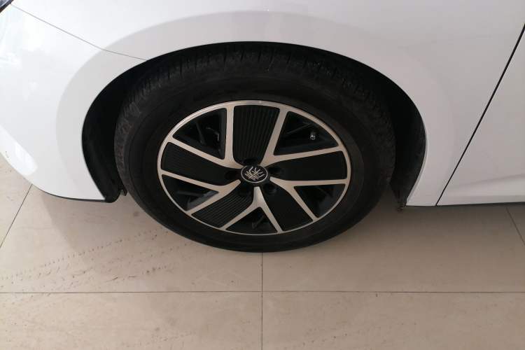 Used BYD Qin L 2024 DM-i 80KM Beyond Model Left Front Wheel Hub