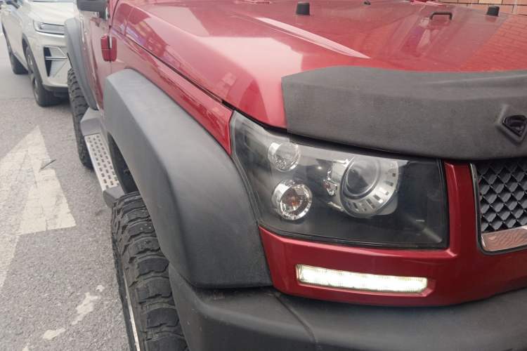 Used BAIC Off-Road BJ40 2014 2.4L Manual Cross-Country Edition Right Front Headlight