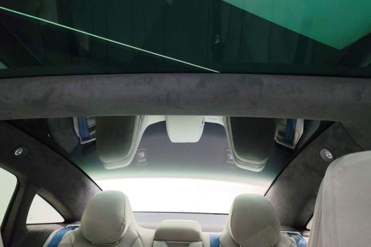 Used Hima Luxeed S7 2025 855 km Max
