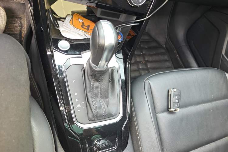 Used Volkswagen T-ROC 2019 280TSI DSG Two-Wheel Drive Comfort Version China VI Standard
