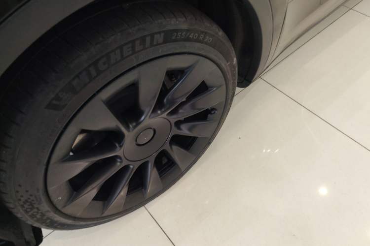 Used Tesla Model Y 2021 Long-Range All-Wheel-Drive Version Left Front Wheel Hub