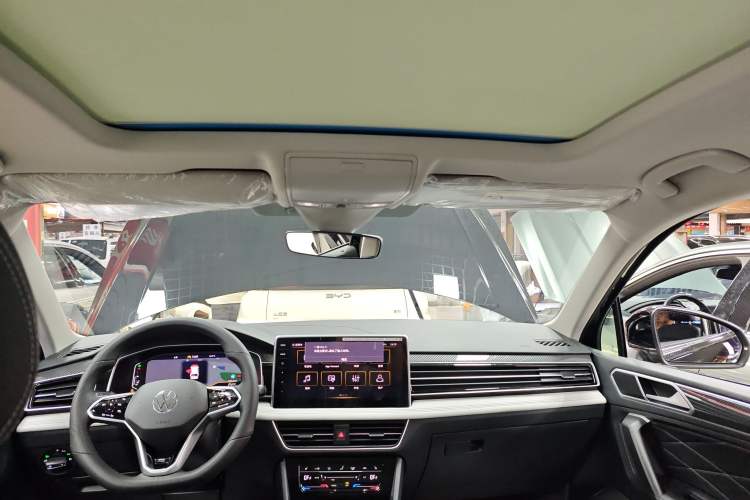 Used Volkswagen Tiguan L 2023 330TSI Automatic Two-Wheel Drive R-Line Enjoyment Edition