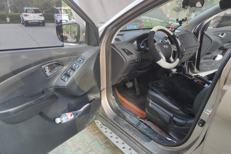 Used Hyundai ix35 2015 2.0L Automatic 2WD Smart Version China V Standard Driver Seat