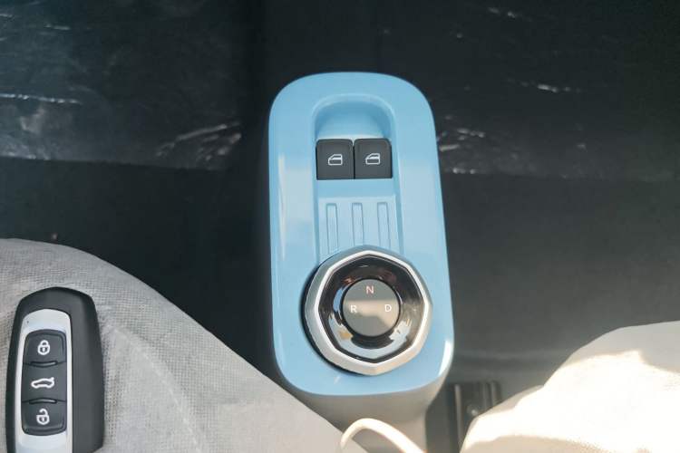 Used Geely Galaxy Panda 2024 Panda Mini 200km Endurance Bear Gear Lever