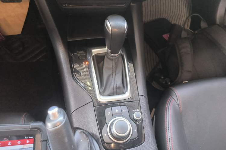 Used Mazda Mazda 3 Axela 2016 Sedan 1.5L Automatic Luxury Model