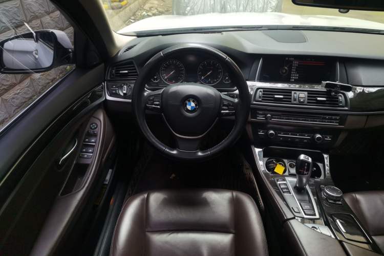 Used BMW 5 Series 2017 525Li Leading Model Steering Wheel