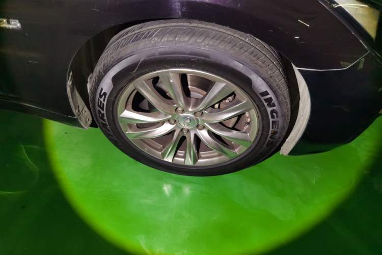 Used Infiniti Q70 2017 Q70L 2.5L Elite Edition Right Front Wheel Hub