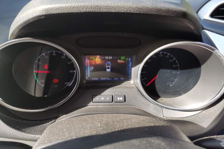 Used BYD Yuan New Energy 2018 EV360 Smart Connected Cool Model Instrument Cluster