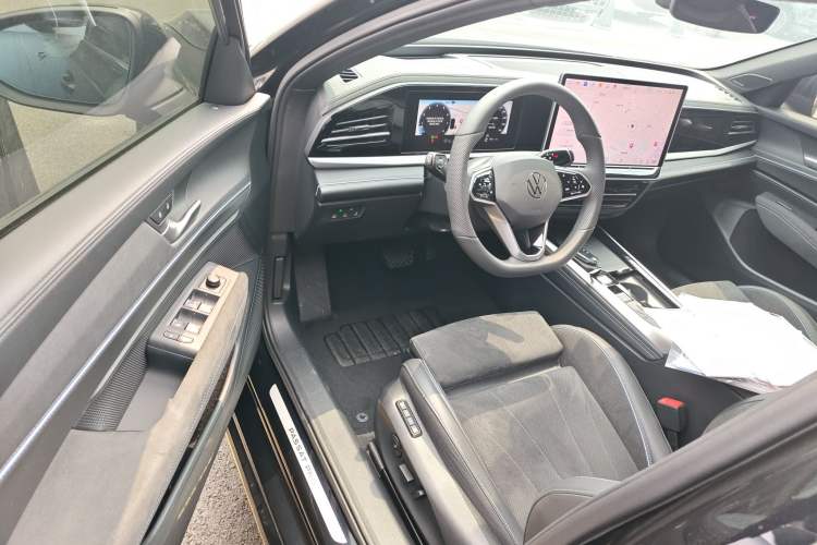 Used Volkswagen Passat 2025 Pro 380TSI Starry Dragon Luxury Edition Driver Seat
