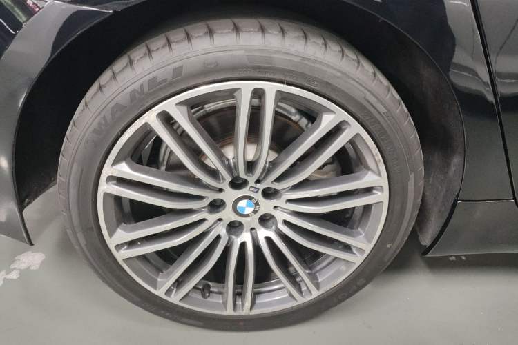 Used BMW 5 Series 2019 530Li Leading Model M Sport Package Right Rear Wheel Hub