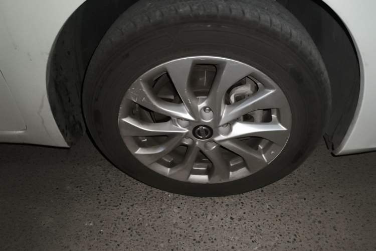 Used Nissan Sylphy 2016 1.6 XL CVT Deluxe Edition Right Front Wheel Hub
