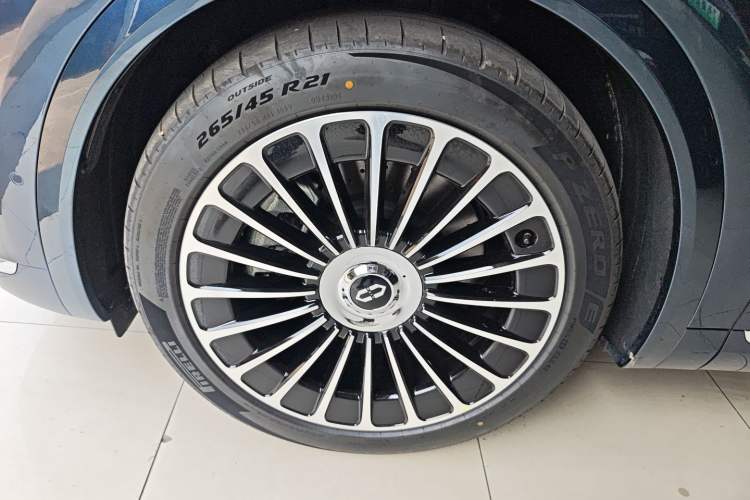 Used Hima AITO M7 2026 Model Range-Extending Ultra All-Wheel Drive 5-Seater Version
