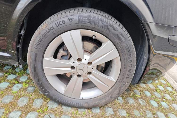 Used Mercedes-Benz Viano 2011 2.5L Luxury Edition Right Front Wheel Hub