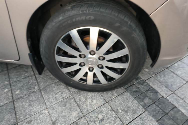 Used SAIC MAXUS G10 2016 2.0T Automatic Executive Edition Right Front Wheel Hub