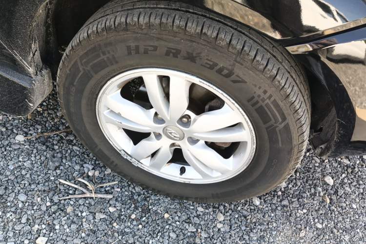 Used Hyundai Tucson 2006 2.0L Automatic 2WD Comfort Edition Right Front Wheel Hub