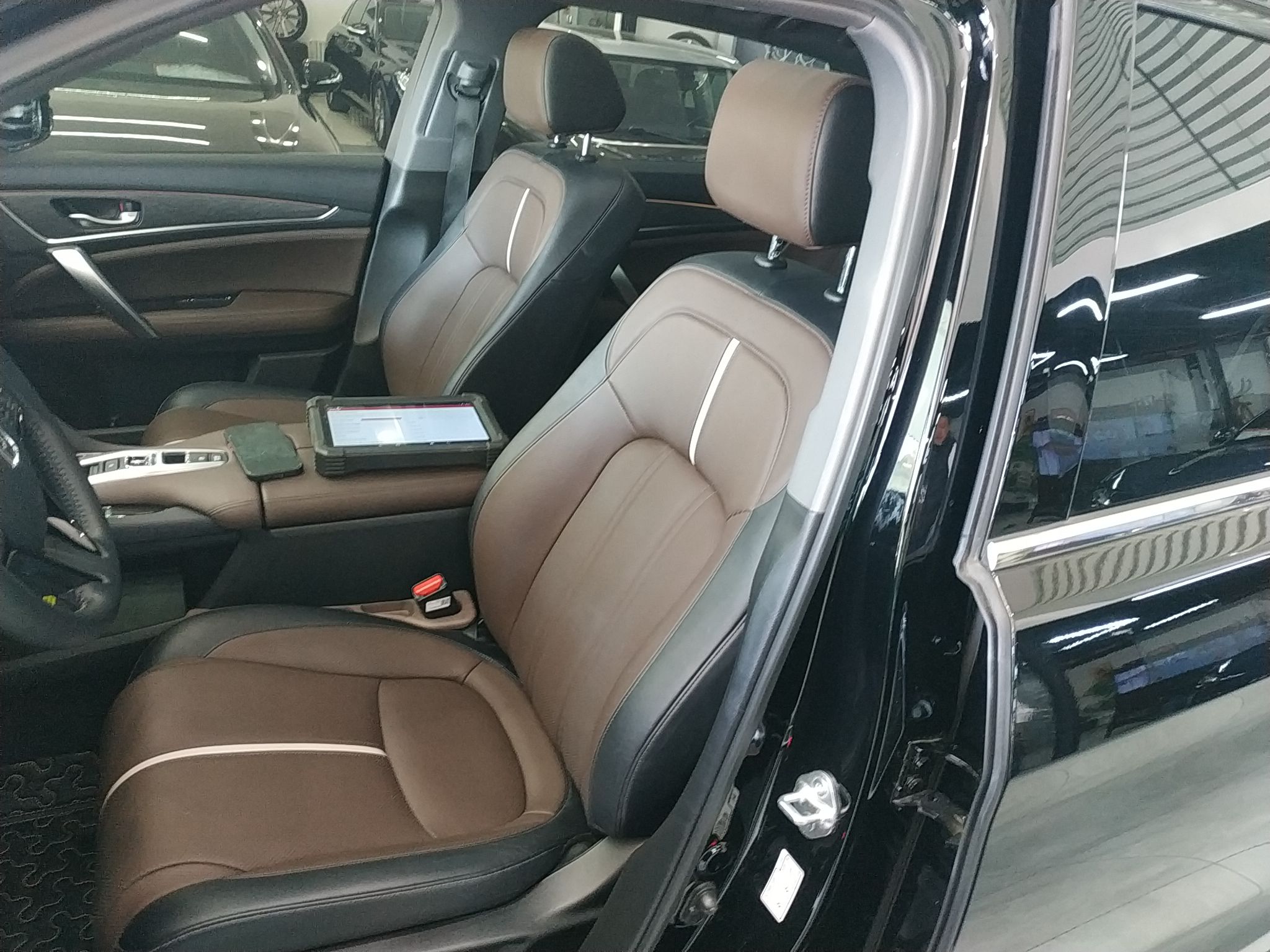 Переднее сиденье в автомобиле