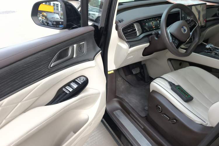 Used Denza D9 2024 DM-i 980 Four-Wheel Drive Flagship Model
