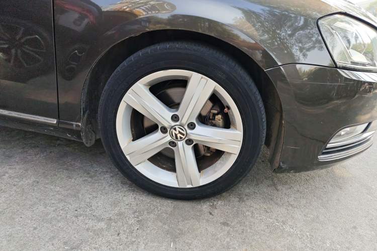 Used Volkswagen Magotan 2016 1.8TSI Luxury Comfort Model Right Front Wheel Hub