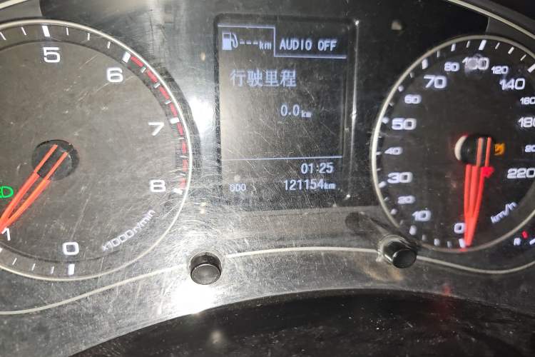 Used Zotye Z700 2016 1.8T Manual Luxury Model Odometer Close Up