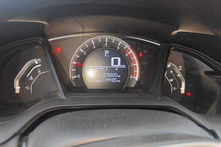 Used Honda Civic 2016 180TURBO CVT Comfort Version Odometer Close Up