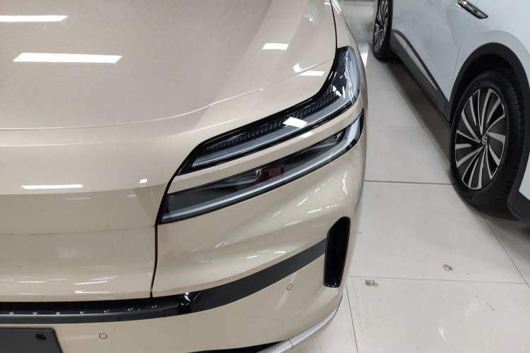 Used ONVO Luxeed L90 2025 Model—Max Six-Seater Version