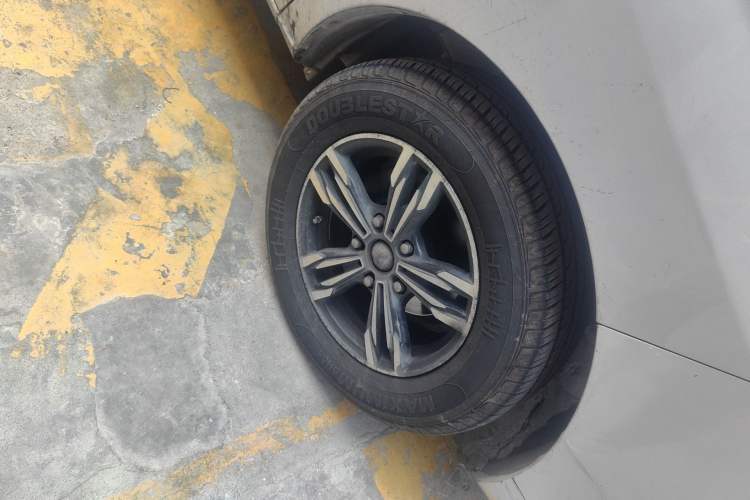 Used JAC Refine M3 2021 PLUS 1.8L 2-Seat Shuttle Version Right Front Wheel Hub