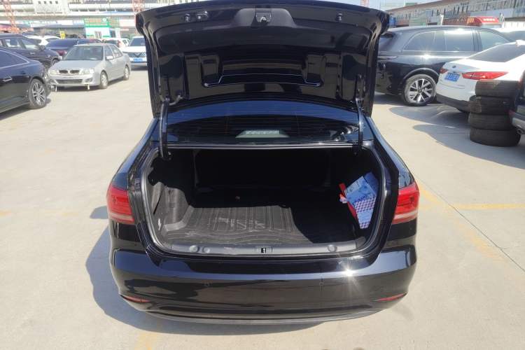 Used Volkswagen Lavida 2019 Lavida Start 1.5L Manual Fashion Edition China VI Standard Trunk