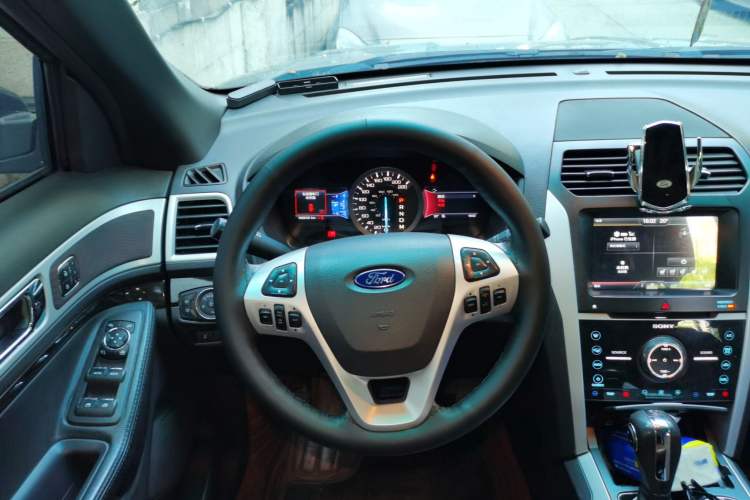 Used Ford Explorer 2013 3.5L Deluxe Model