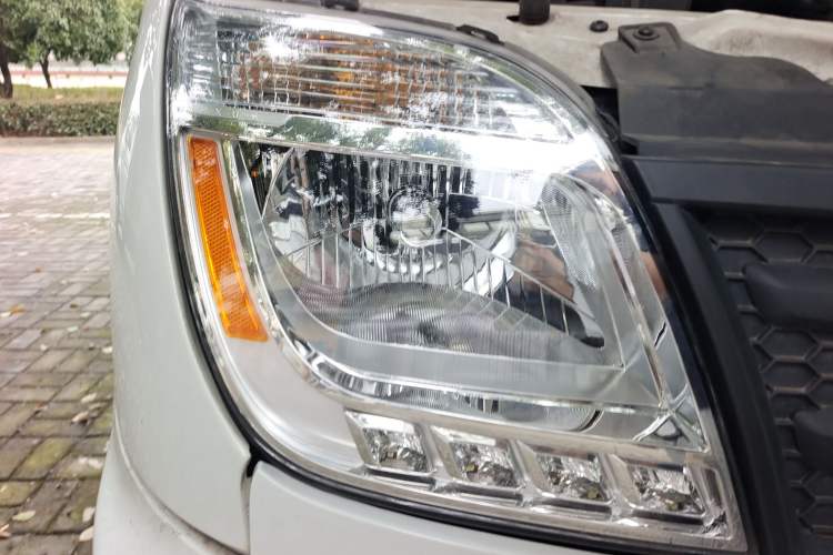 Used SAIC MAXUS Xintu V80 2023 2.0T Manual Classic Aoyuntong Short Wheelbase Ultra-Low Roof 5/6-Seater