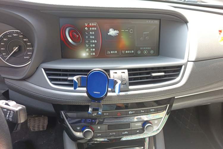 Used BORGWARD BX7 2016 28T Four-wheel Drive Luxury Edition 5 Seats Audio And AC Panel