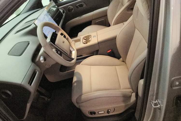 Used Li Auto Li Auto i6 2025 Model Four-Wheel-Drive Standard Type