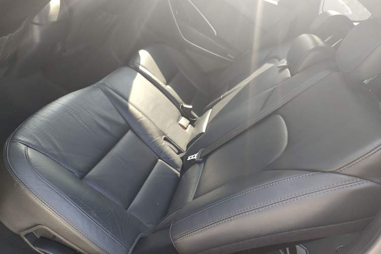 Used Hyundai Santa Fe Classic 2013 3.0L 4x4 Comfort Edition with Navigation 7 Seats Euro IV
