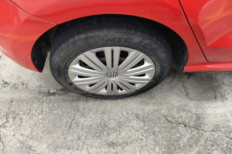 Used Volkswagen Polo 2016 1.6L Automatic Comfort Model Right Rear Wheel Hub