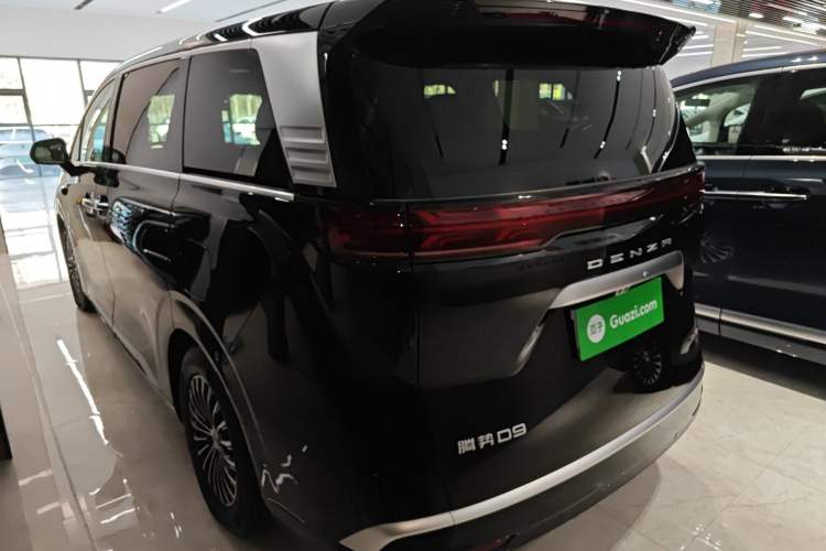 Used Denza D9 2025 DM-i Intelligent Drive 1020 Four-Wheel Drive Flagship Model