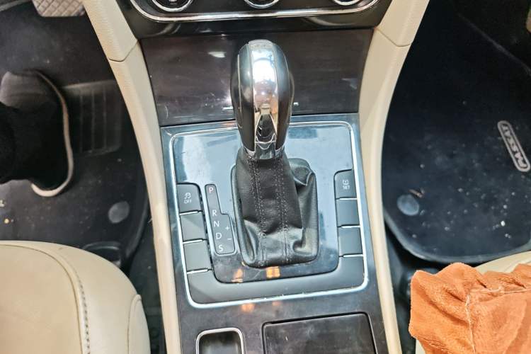 Used Volkswagen Passat 2013 1.8TSI DSG Prestige Edition Gear Lever