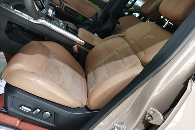 Used JETOUR Traveler 2023 2.0T All-Wheel Drive CrossPRO+