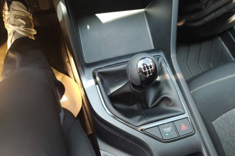 Used Roewe i5 2023 1.5L Manual Comfort Edition
