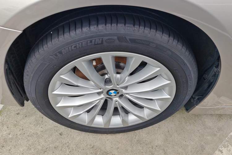 Used BMW 5 Series 2018 525Li Luxury Package Exterior 4