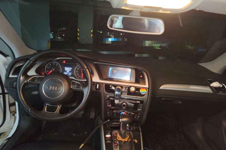 Used Audi A4L 2013 35 TFSI Automatic Standard Model Center Console