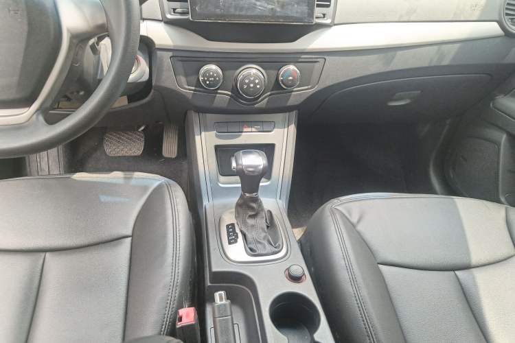 Used Roewe 350 2015 1.5L Automatic Luxury Sunroof Edition
